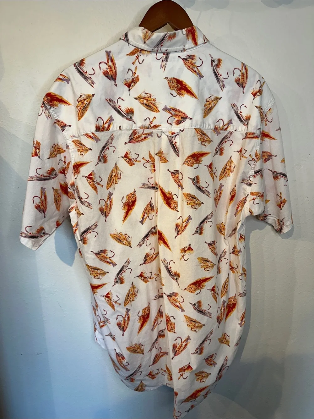 100% Cotton Short-Sleeve Shirt with Orange lure graphic Print L